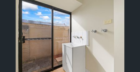 Charming family home in convenient Cannington location - Photo 2