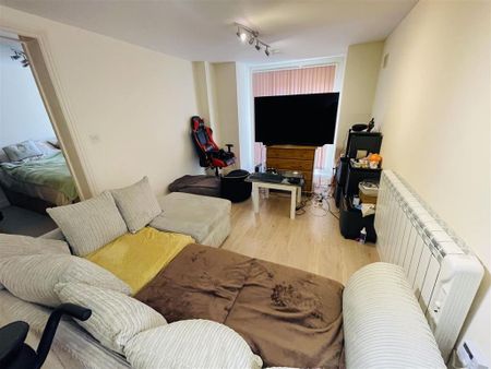 1 bedroom ground floor flat to rent - Photo 4