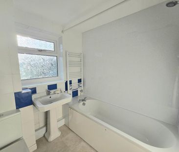 3 bedroom semi-detached house to rent - Photo 6