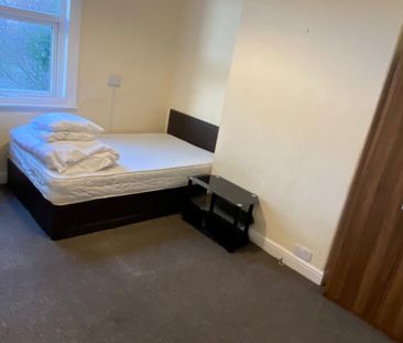 Flat 3, Conference Road, Armley, Leeds, LS12 3DX - Photo 3