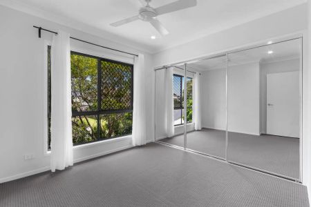 “Modern living townhouse with close proximity to schools and public transport” - Photo 3