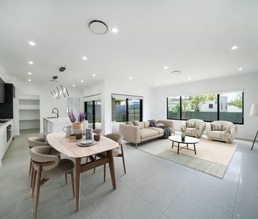 EXECUTIVE FAMILY HOME WITH MULTIPLE LIVING AREAS !!! - Photo 3