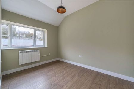 Two-bedroom barn cottage in rural Hamptworth, on the edge of the New Forest. - Photo 2