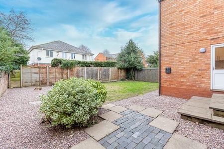 1 bedroom in a house share to rent - Photo 4