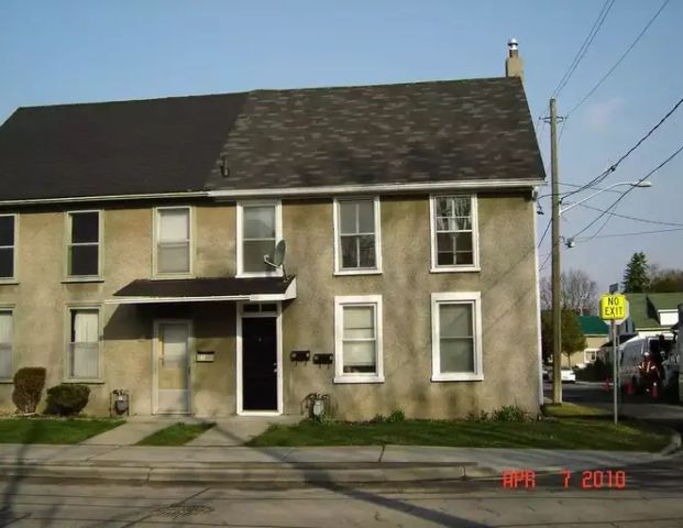 2 Bedrrom upper duplex 1.5 Bathroom for rent Downtown Brockville | 44 Pearl Street East, Brockville - Photo 1