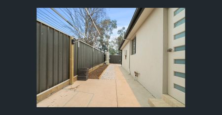 Stylish & Private Granny Flat - Photo 4