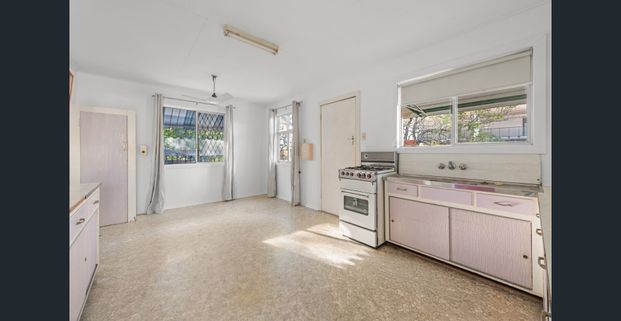 Charming One-Bedroom Retreat with Modern Comfort - Photo 1