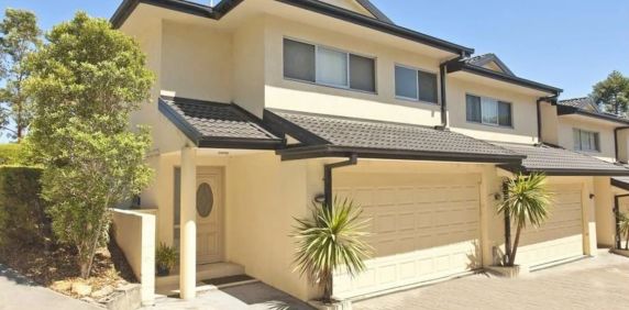 Beautiful Three-Bedroom Townhouse in Quiet Location - Photo 2