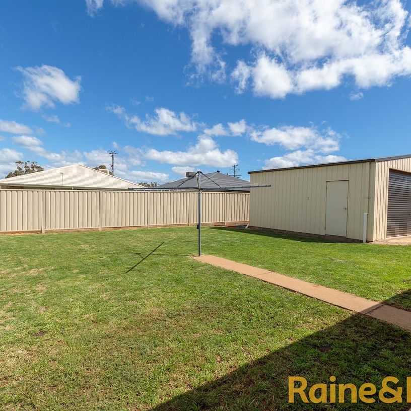 Convenient West Location - Photo 2
