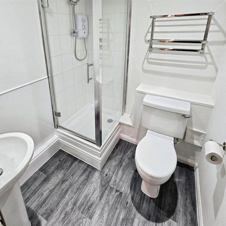 1 Bedroom Studio to Rent in High Street, Irthlingborough, Northants, NN9 - Photo 3