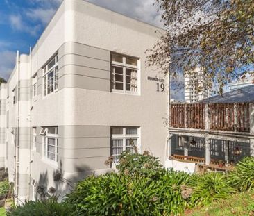 Central City Art Deco Charm - Photo 4