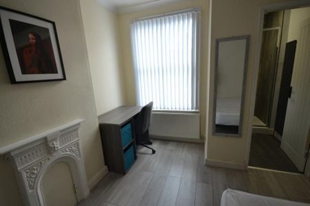 3 bedroom terraced house to rent - Photo 4