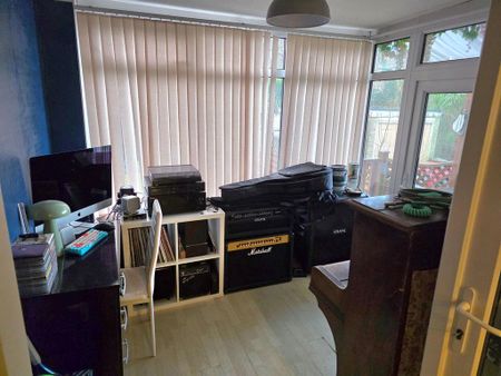 3 bedroom semi-detached house to rent - Photo 3