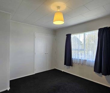 Tidy Three Bedroom In Kamo - Photo 2