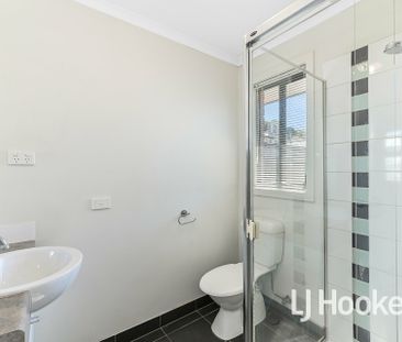 Lovely Three Bedroom Home - Photo 5