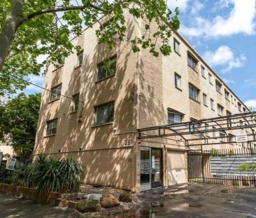 Stylish Street-Facing Studio with Secure Parking in the Heart of St... - Photo 2