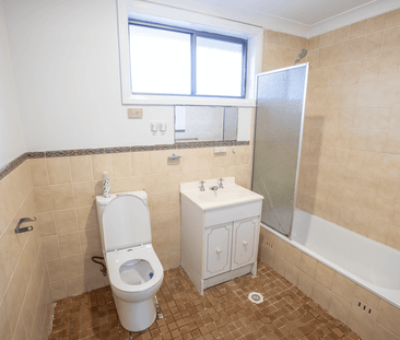 Stylish & Spacious Home in the Heart of Schofields – Walk to Station! - Photo 6