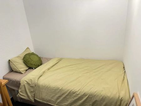 Plaza Profesor Tamarit Olmos, Valencia, Valencian Community 46010 - Photo 3