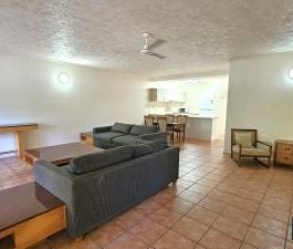 FULLY FURNISHED Apartment in Hazelwood Gardens – Your Perfect Whits... - Photo 3