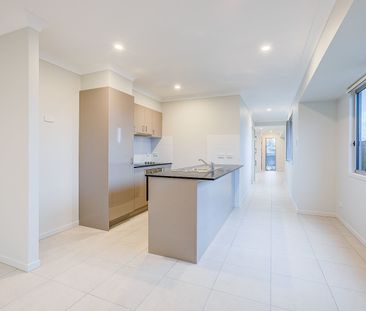 13 Merino Street, Park Ridge QLD 4125 - House For Rent | Domain - Photo 1