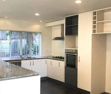 Spacious 5 Bedroom house at Flat Bush - Photo 5