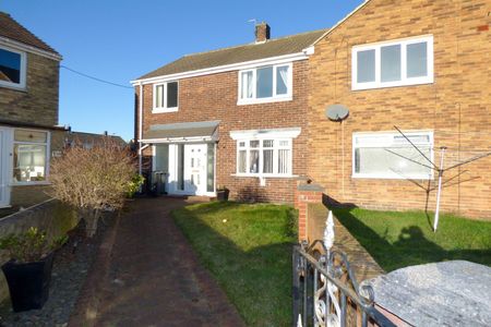 3 bed end of terrace house to rent in Moreland Road, South Shields, NE34 - Photo 3