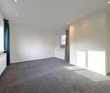 St Werburgh Crescent, Rochester, ME3 - Photo 2