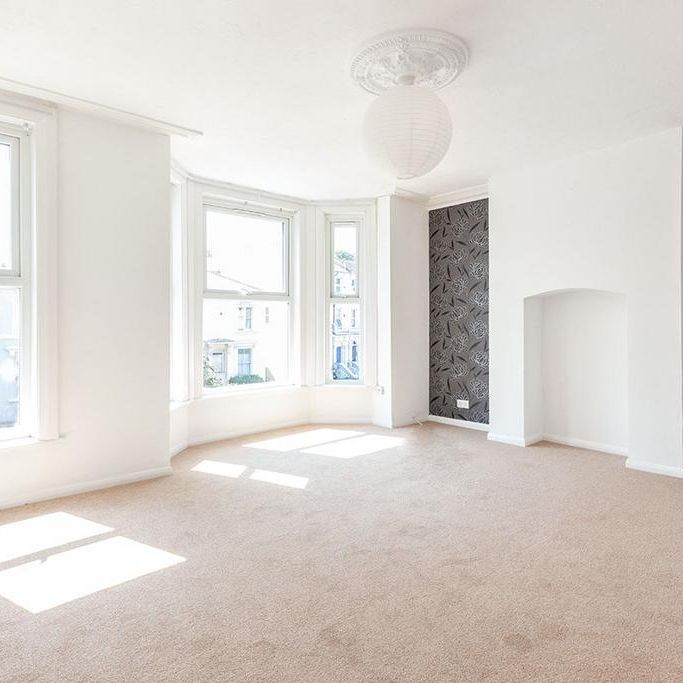 3 bedroom flat to rent - Photo 1