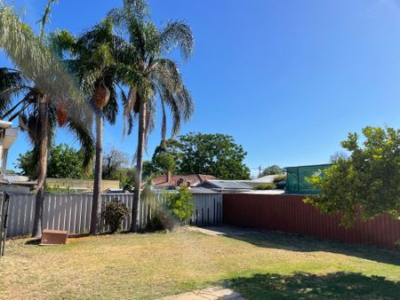 Beautiful 3x1 Family Home in Carey Park - Photo 4