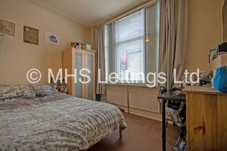 3 Bedroom Flat for rent in Woodhouse Lane - Photo 4
