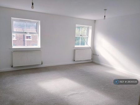 2 bedroom flat to rent - Photo 2