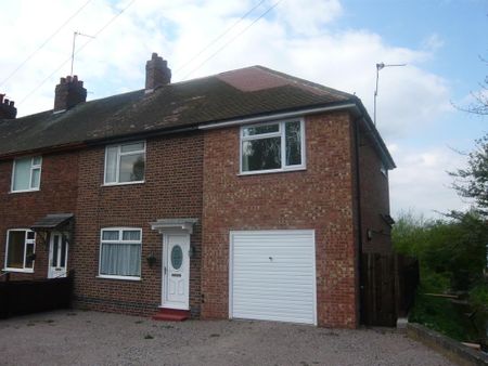 4 bedroom semi-detached house to rent - Photo 4