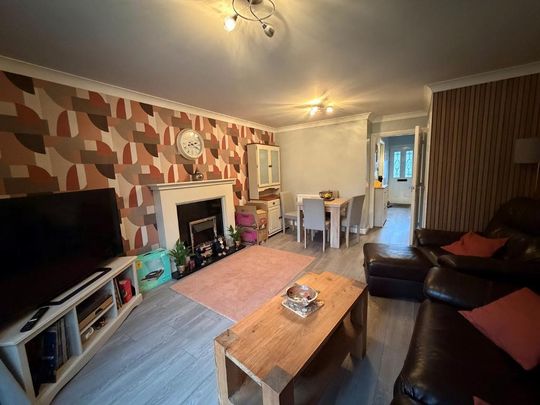 3 Bedroom Town House To Rent - Photo 1