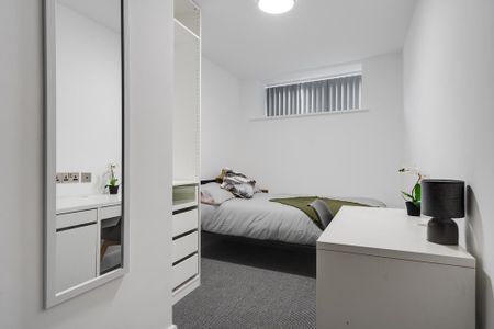 1 bedroom in a flat share to rent - Photo 5