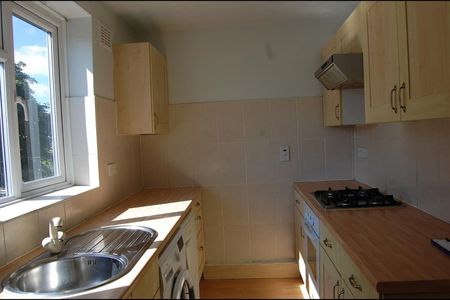 2 Bed Flat, The Larches, LU2 - Photo 4