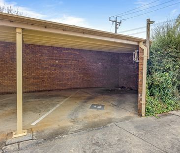 TWO BEDROOM TOWNHOUSE IN GREAT LOCATION - Photo 1
