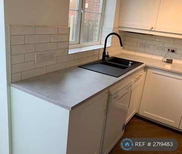 2 bedroom semi-detached house to rent - Photo 6