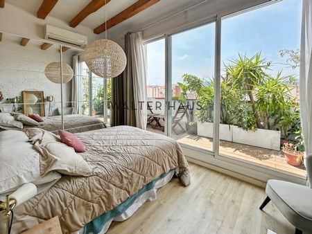 Barcelona, Barcelona - Photo 3