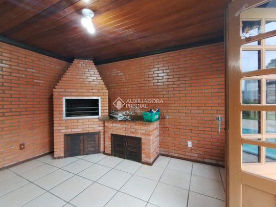 Casa com 5 quartos e 230m² para alugar em Nossa Senhora das Graças, Canoas. - Photo 1