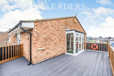 1 bedroom flat to rent - Photo 5