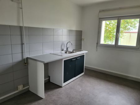 Location - Appartement T3 - 62 m² - Montbéliard - Photo 4