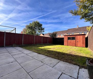 3 bedroom end of terrace house to rent - Photo 2