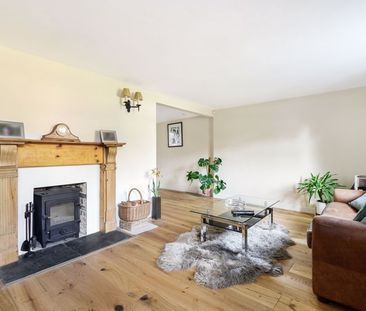 Crownpits Lane, Busbridge, Godalming, Surrey, GU7 - Photo 2