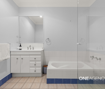 MODERN COASTAL COMFORT IN THE HEART OF VINCENTIA - Photo 5