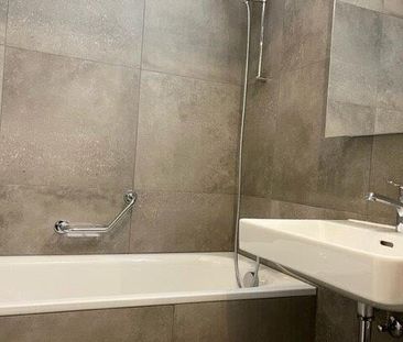 Charmant appartement entièrement rénové de 3 pièces dans les combles - Photo 1