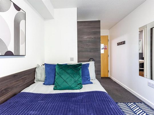 1 bedroom in a flat share to rent - Photo 1