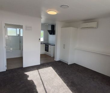 Sunny Two-Bedroom Unit – Close to Upper Hutt Town - Photo 3