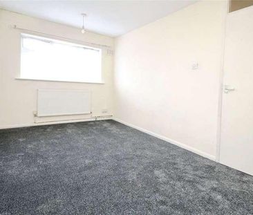 St Helen's Court, Rainham, RM13 - Photo 2