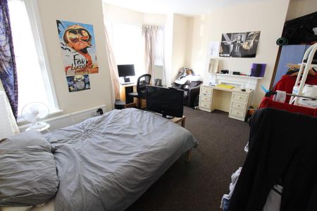 5 bedroom terraced house to rent - Photo 3