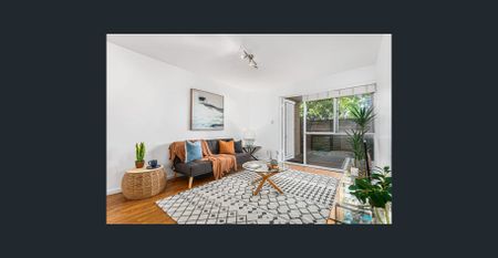 STYLISH GROUND FLOOR APARTMENT WITH PRIVATE COURTYARD! - Photo 4